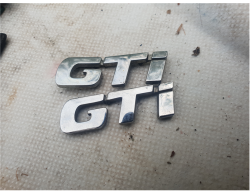 Logos (x2) petit GTI chromés