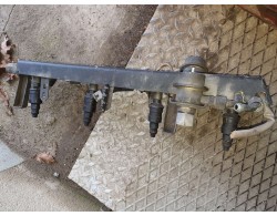 rampe avec ses 4 injecteurs...