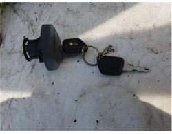 Bouton d'essence avec 1 clé...